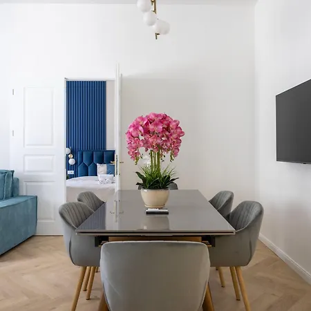 Luxe & Charm 3bedroom By Prestige Homes Apartament